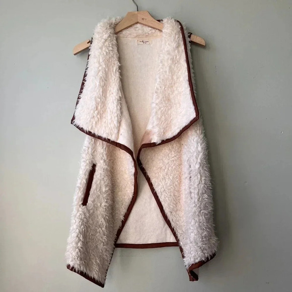 Faux Shearling Vest With Brown Trim By Molly Green Womens‎ Size L - Picture 1 of 4